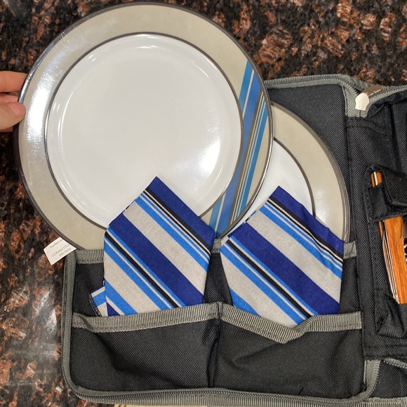 Picnic Time Deluxe Travel Set - Picture 3 of 10